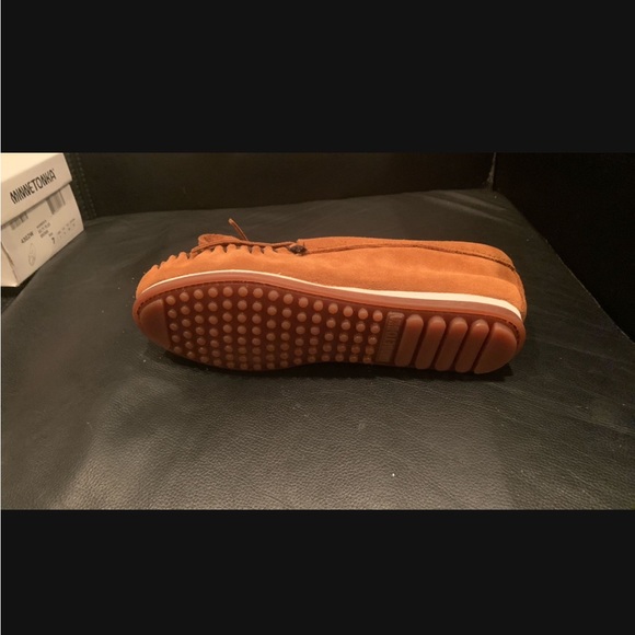 Minnetonka Women's Kilty Plus Moccasins - Brown - IN BOX - NEVER WORN - Picture 5 of 6